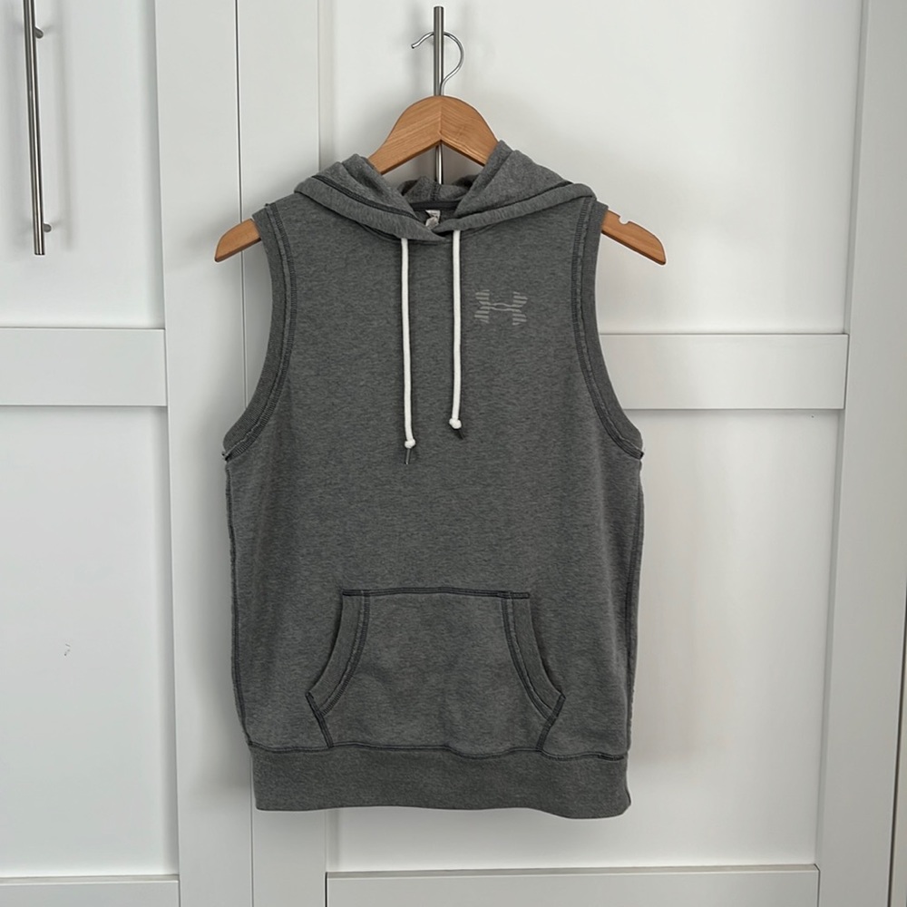 Under Armour hooded sleeveless sweatshirt. Size Medium